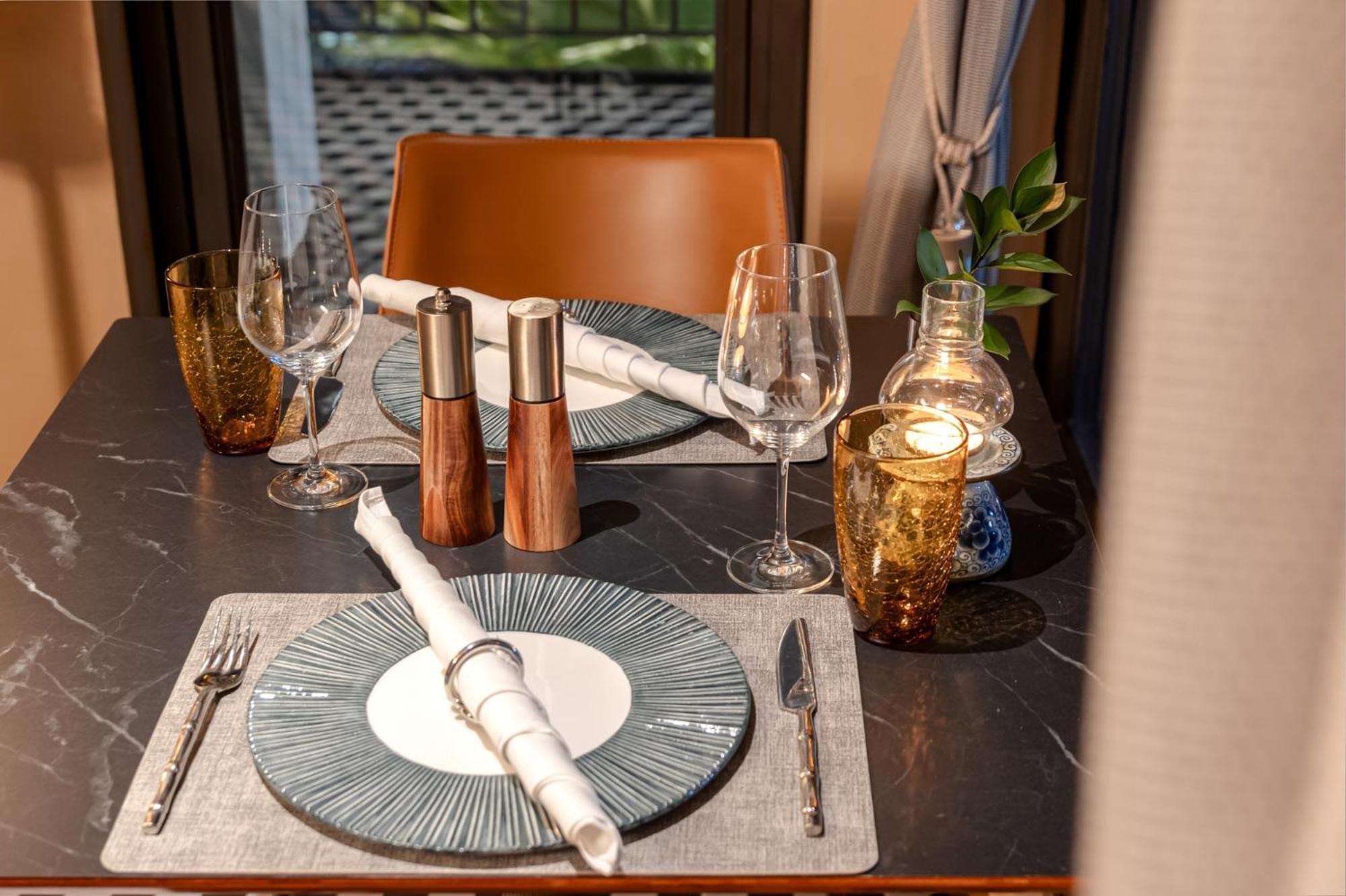 La Siesta Classic Hang Thung Hanoi Exterior photo A place setting