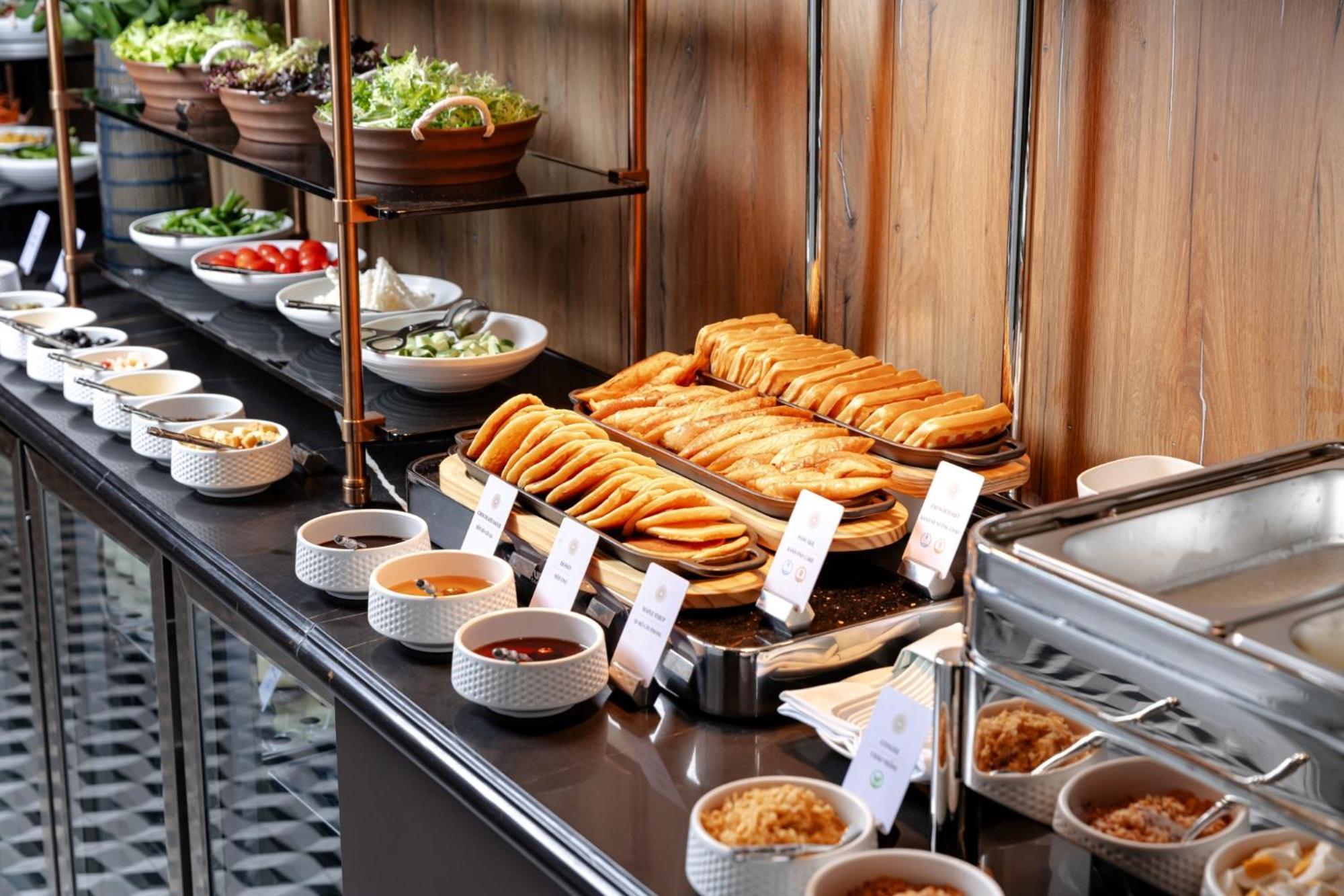 La Siesta Classic Hang Thung Hanoi Exterior photo A buffet at a hotel