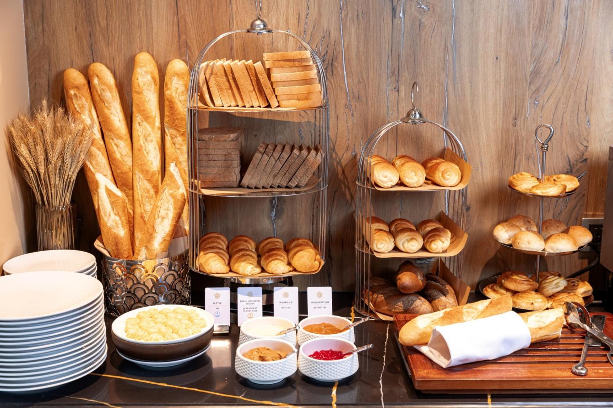 La Siesta Classic Hang Thung Hanoi Exterior photo A bread station